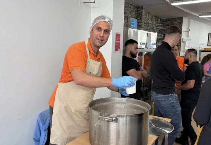 Our volunteer handing out aşure in the restaurant